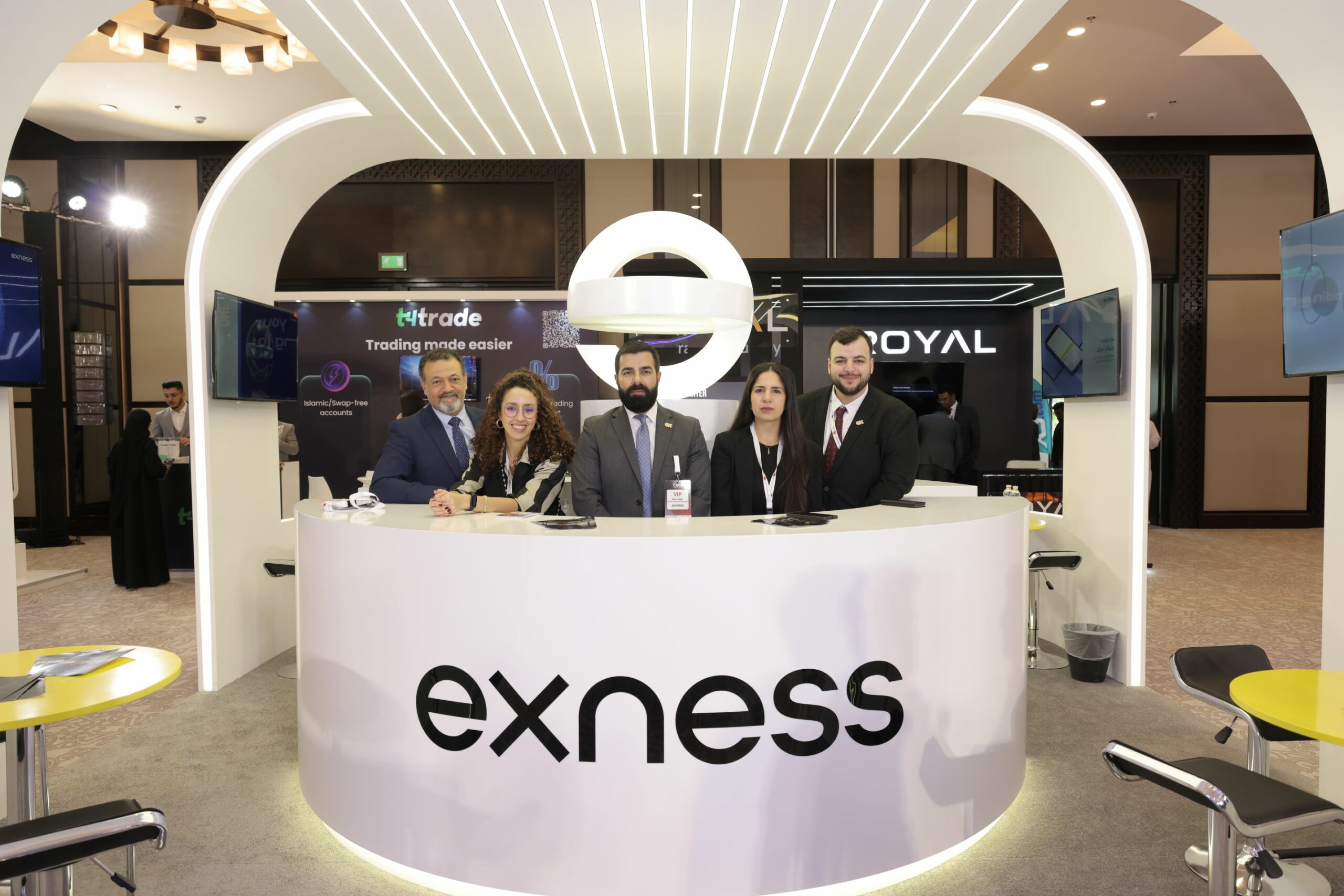 Exness secures two prestigious awards at Smart Vision Summit Oman 2025