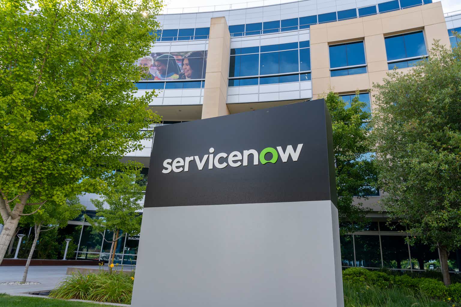 ServiceNow: Pivot To AI Pricing Is Margin Accretive (Rating Upgrade) (NYSE:NOW)