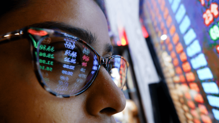 Bitcoin Tumbles Below $83K as Crypto Market Sheds $1 Billion in Liquidations – Markets and Prices Bitcoin News