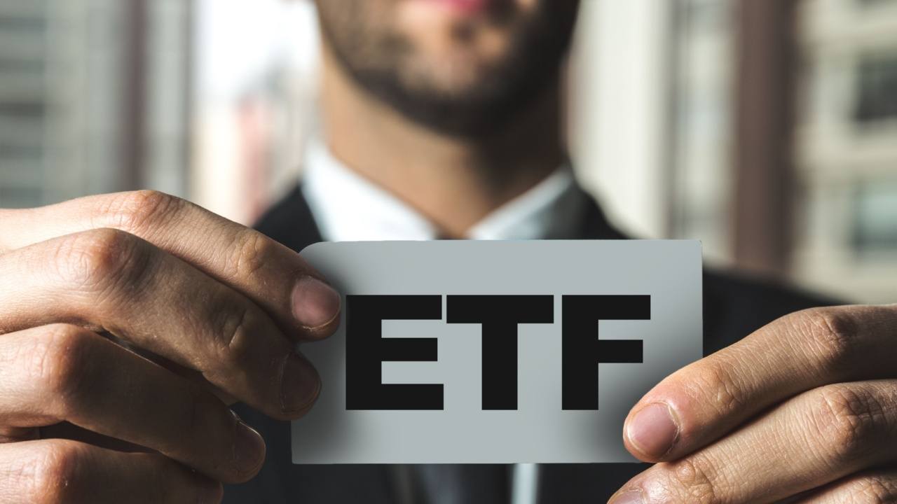 Crypto ETFs Remain Under Pressure With $371 Million in Outflows for Bitcoin and $22 Million for Ether – Crypto News Bitcoin News