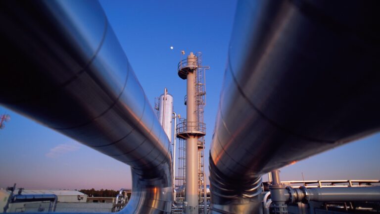 Brent Oil Market Update: Tariffs, Supply Concerns, and Price Analysis