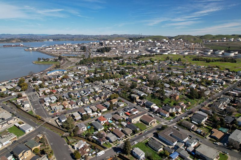 Exclusive-Elliott nominates 7 directors at Phillips 66, ratchets up pressure