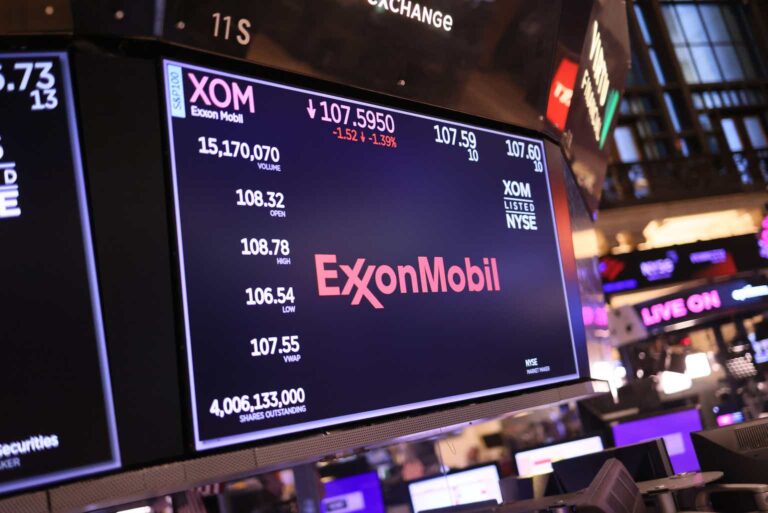 Exxon Mobil: Sell Before The Oil Becomes Irrelevant (NYSE:XOM)