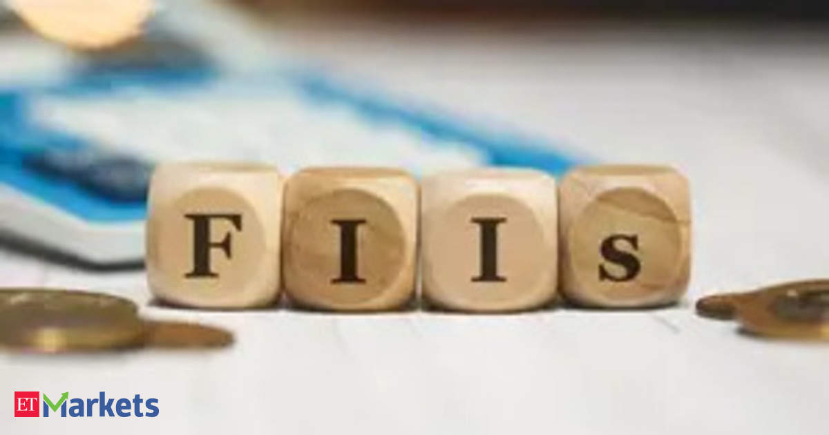 FIIs turn net buyers after 1 month, purchase domestic stocks worth Rs 695 crore