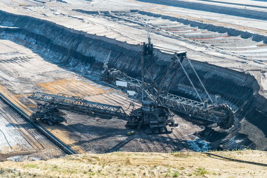 Iron Ore Insights: Billion-Dollar Investments Say It’s Not Over - Fat Tail Daily
