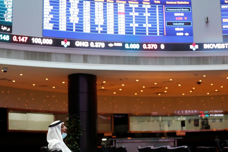 Saudi bourse extends losses on lacklustre earnings; Egypt gains