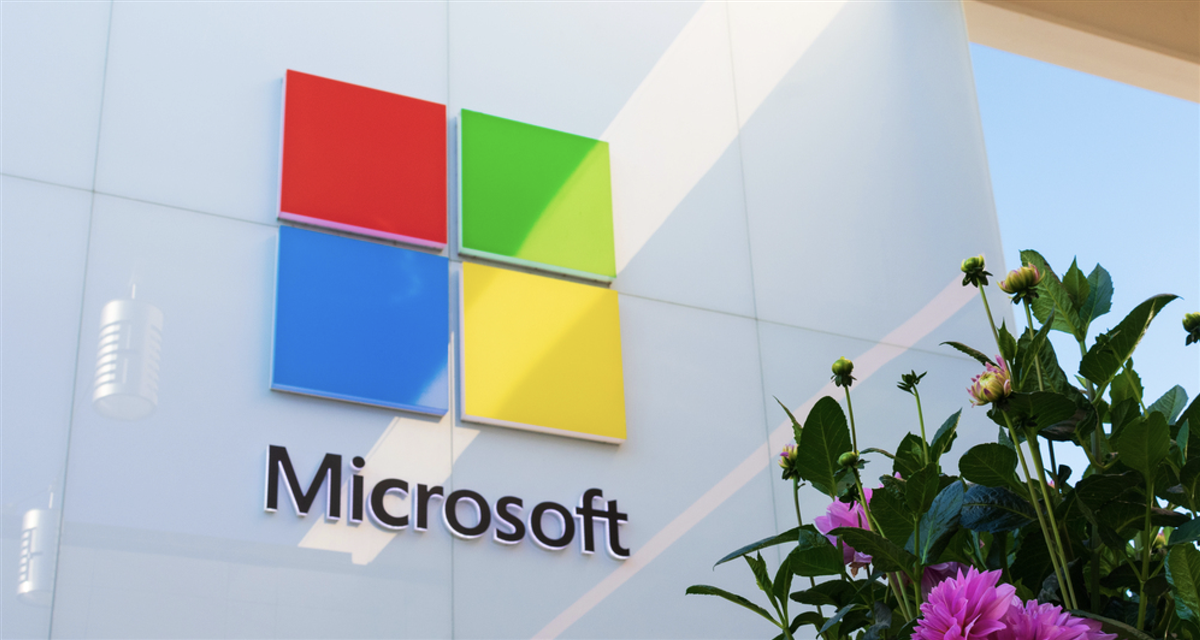 Beautuful flowers bloom at Microsoft Store — Stock Editorial Photography