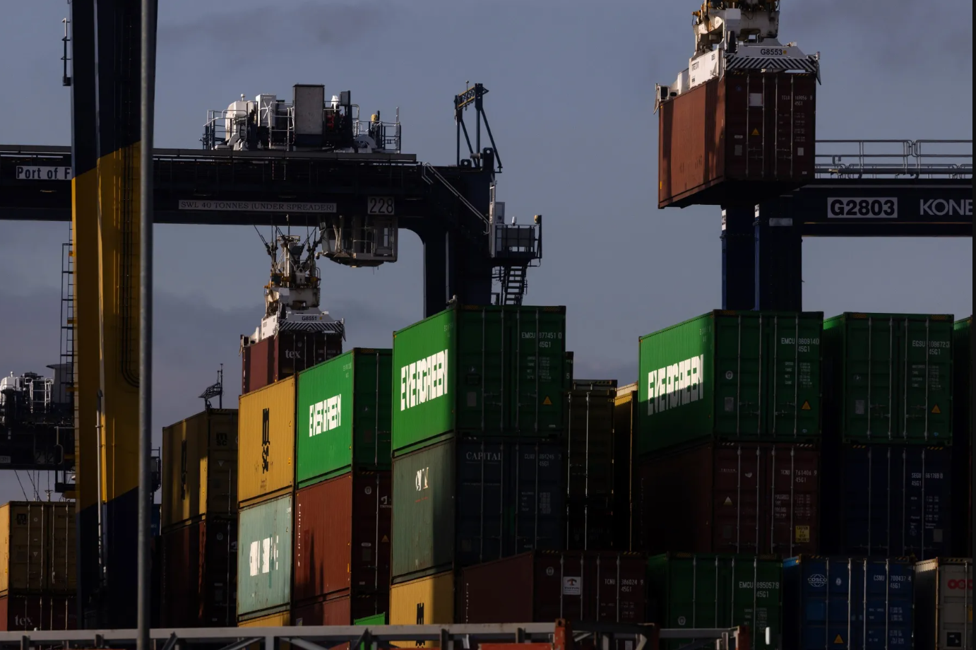 Stocks Rise on Tech Tariff Pause as Dollar Weakens: Markets Wrap