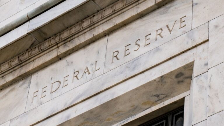 Fed Chair Signals Looser Crypto Oversight as Digital Assets Go Mainstream Fast – Bitcoin News