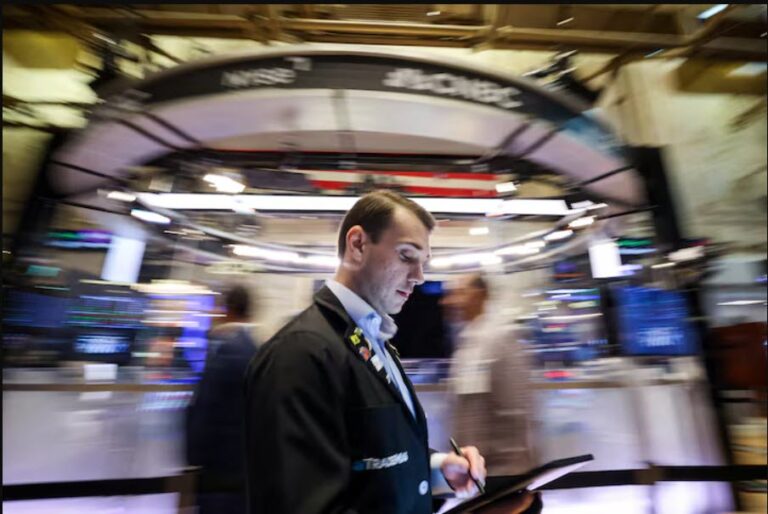 S&P 500, Nasdaq Inch Higher On Tech Boost, Earnings Weigh On Dow