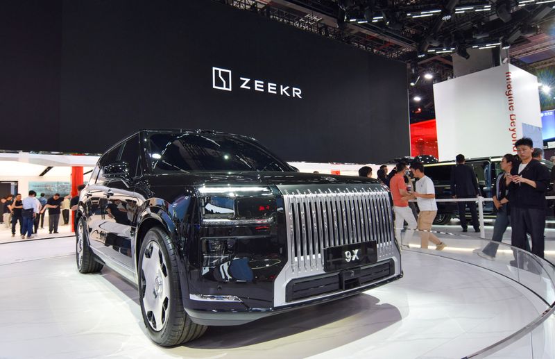 Automakers rush to meet surging China demand for long-range hybrids