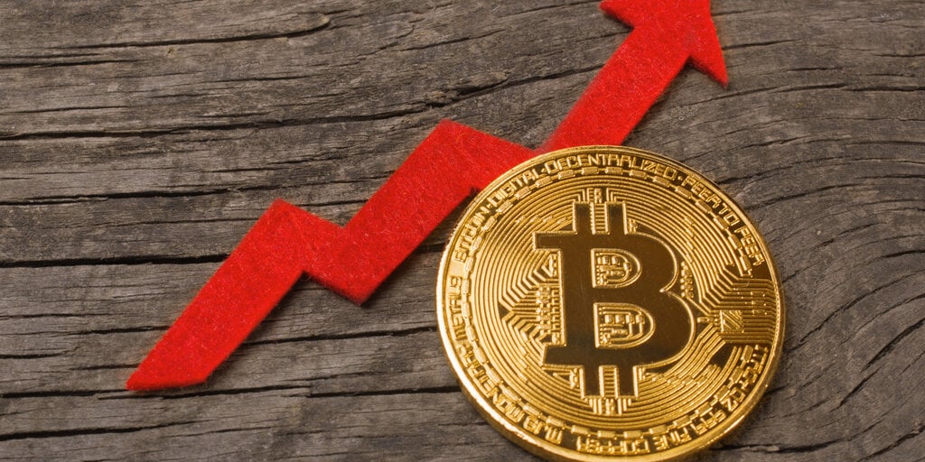Cathie Wood's Ark Invest Makes Boldly Bullish Bitcoin Price Prediction - Decrypt