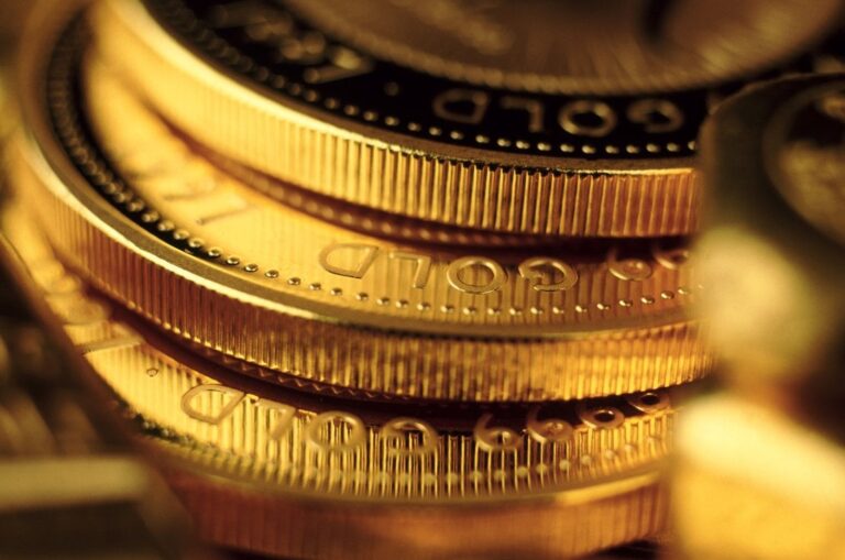 Gold (XAU/USD) tumbles $100+, $3050 support holds firm. What next?