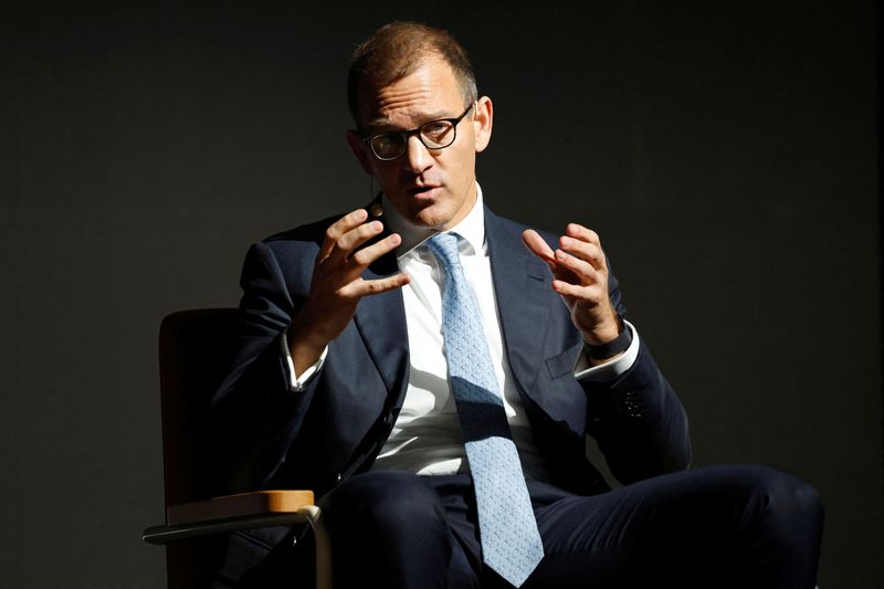 Minority shareholder in talks with Czech tycoon Kretinsky to take over Prisa, El Economista says