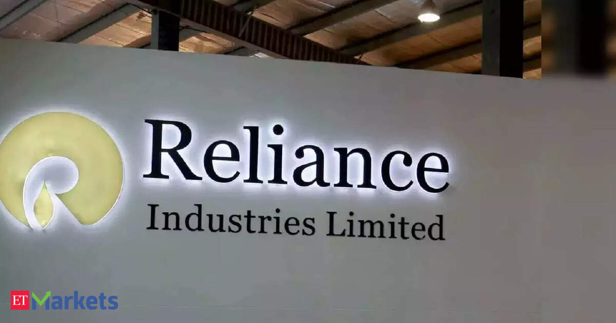 RIL Q4 profit beats expectations: How will the stock react on Monday? key tips to trade