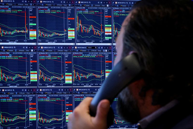 Wall Street slide nets short sellers $127 billion