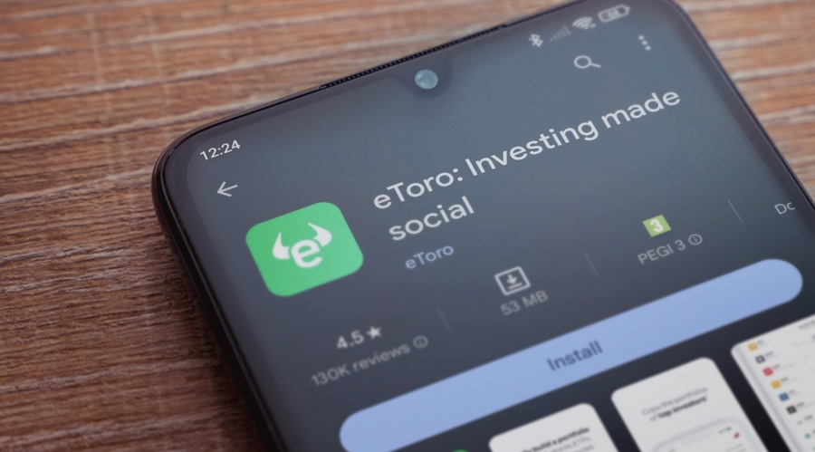eToro (shutterstock)