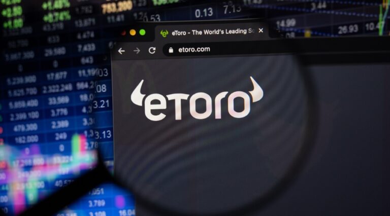 etoro logo (shutterstock)