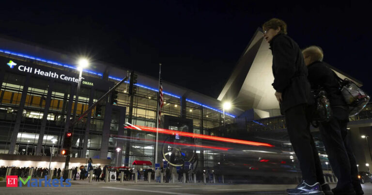 Buffett says US shouldn't use "trade as a weapon" as Trump has done with tariffs