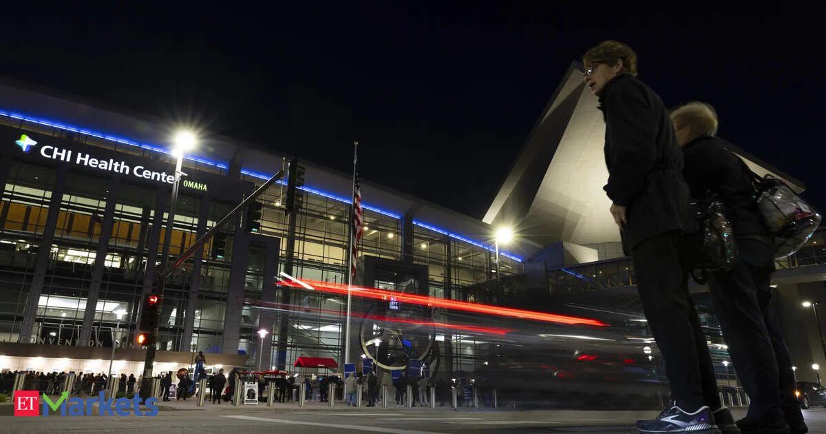 Buffett says US shouldn't use "trade as a weapon" as Trump has done with tariffs