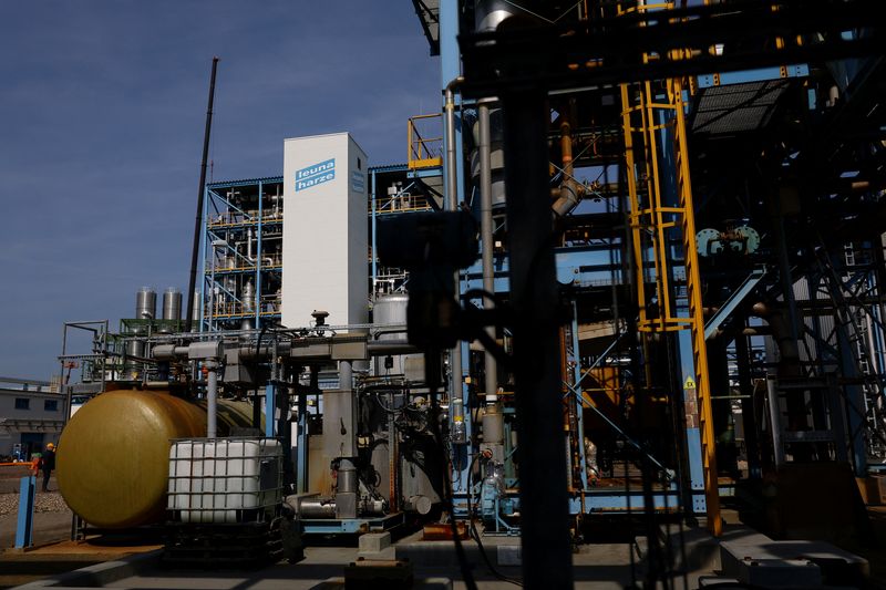 Exclusive-US, Russia explore ways to restore Russian gas flows to Europe, sources say