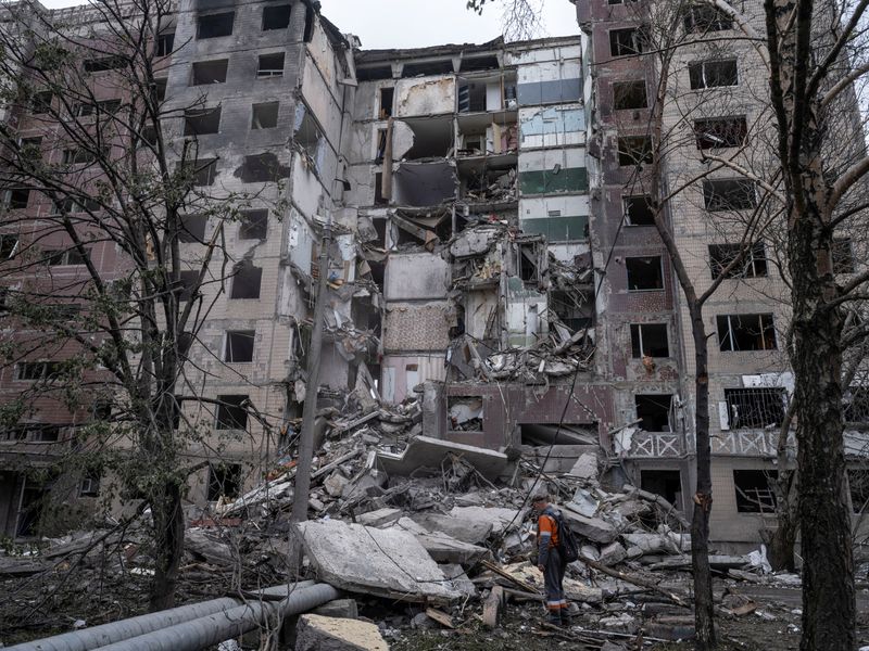 Factbox-How might Trump win peace in Ukraine?