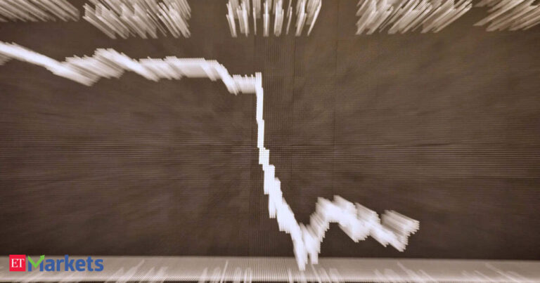 Gap shares fall 20% as tariffs loom large over apparel maker's turnaround plans