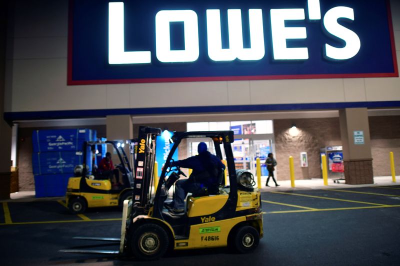 Lowe's reports smaller-than-expected drop in sales, maintains annual forecasts