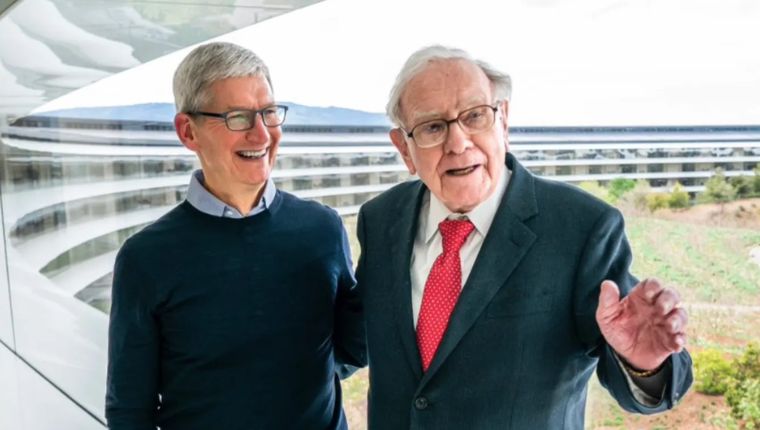 Tim Cook Honors Warren Buffett Ahead of Retirement - Equitypandit