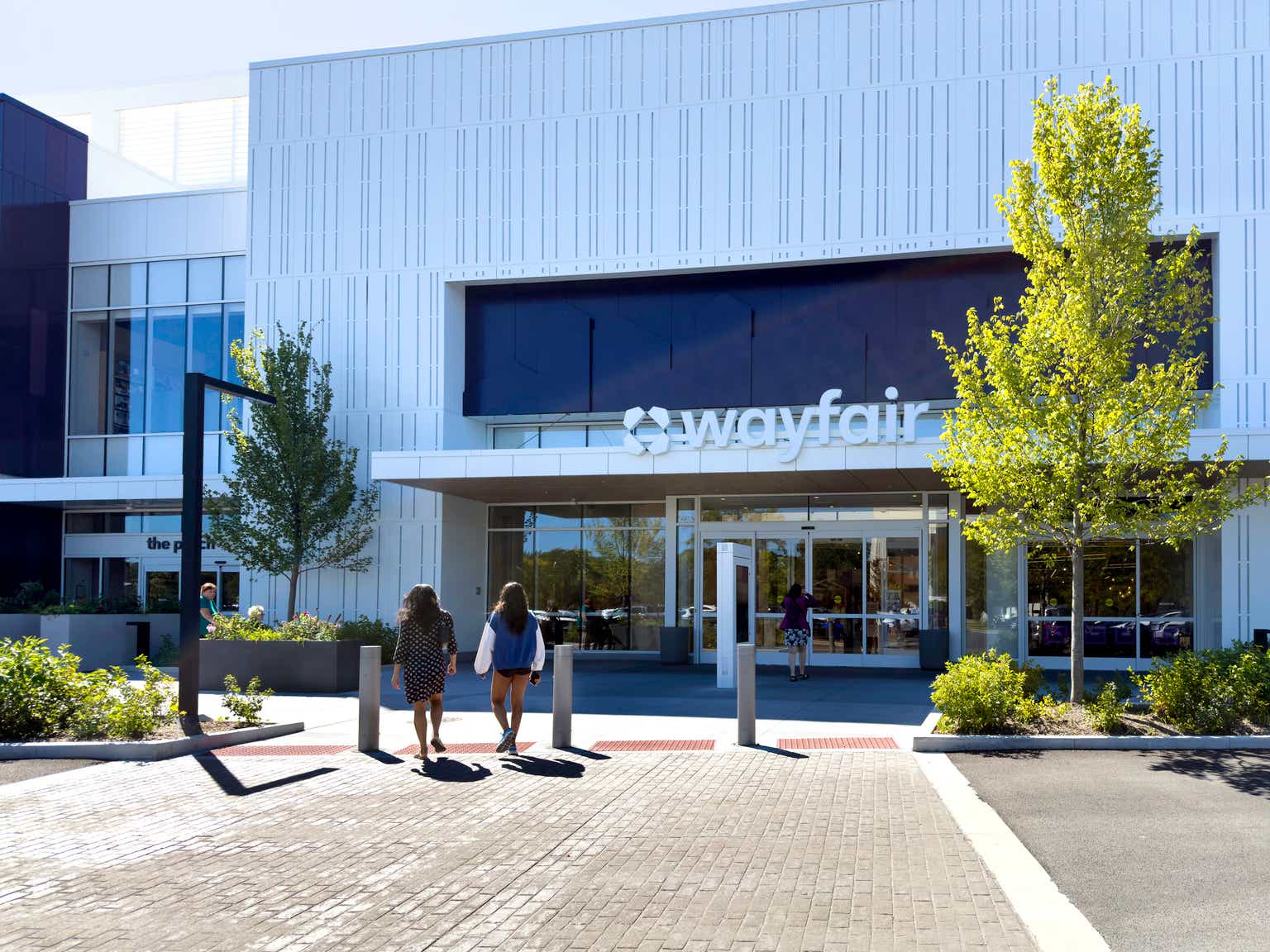 Wayfair Stock: Lacking Growth, But This Company Is Managing Tariffs Well (NYSE:W)