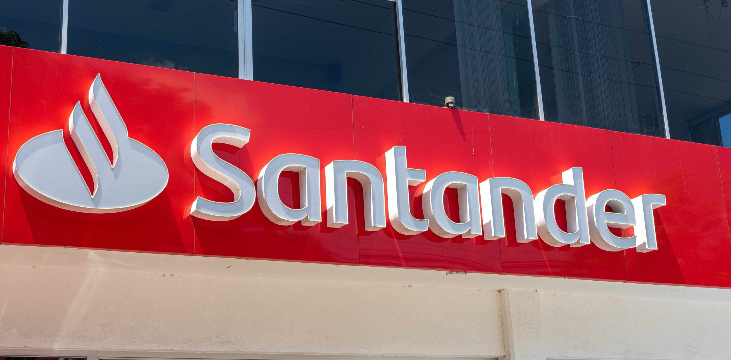 Santander Targets Crypto Payment Flows With Stablecoin Strategy – Finance Bitcoin News