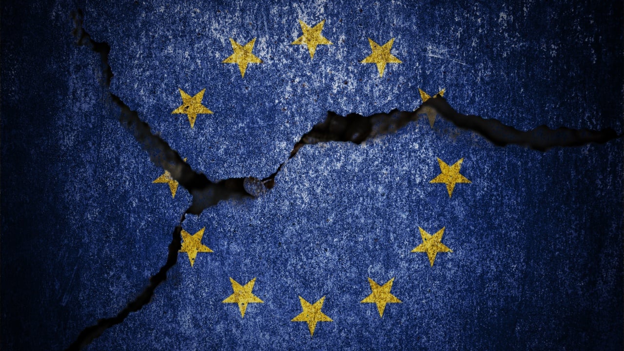 EU Might Make Bitcoin Illegal, XRP and RLUSD Aim to Replace SWIFT, and More — Week in Review – The Weekly Bitcoin News