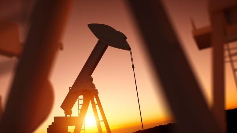 Oil Markets on Knife-Edge With Brent Poised for Violent Breakout Amid War Fears – Economics Bitcoin News