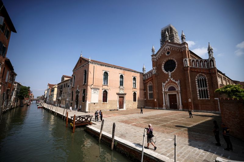 Bezos and Sanchez arrive in Venice for marathon wedding party