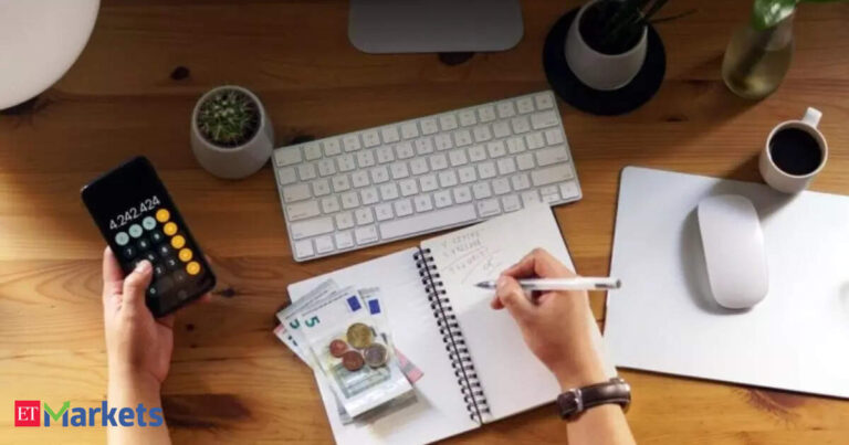 FIIs buy stocks worth Rs 8,710 crore this week, narrow June sell-off to Rs 4,192 crore