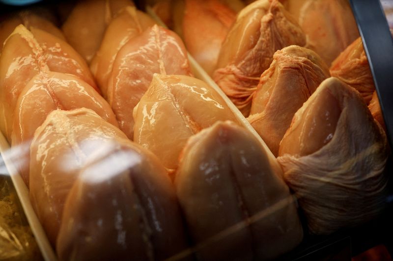 Mexico eases trade ban on Brazilian chicken