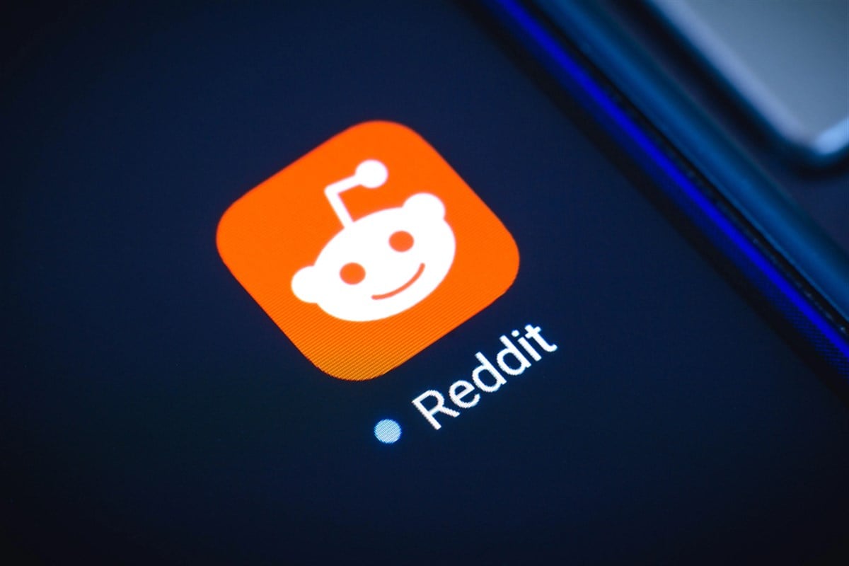 February 1, 2021, Brazil. In this photo illustration the Reddit logo seen displayed on a smartphone screen — Stock Editorial Photography
