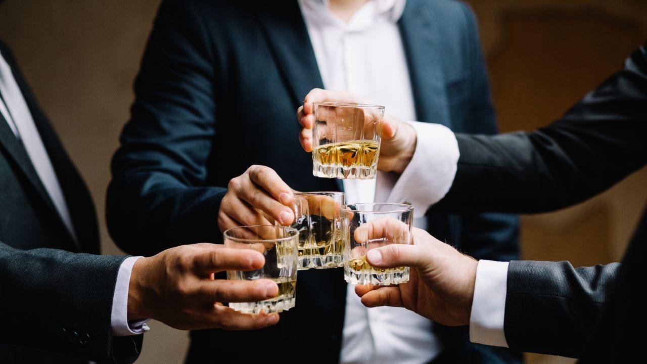 Bitcoin Drops Below $115K and Institutions Buy the Dip – Markets and Prices Bitcoin News