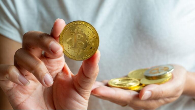 Blackrock Lifts Both Bitcoin and Ether ETFs as Flows Stay Positive – Markets and Prices Bitcoin News