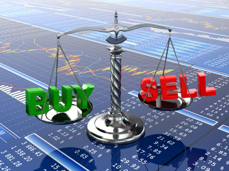 Swing Trading vs. Day Trading: What Are the Key Differences, and Which Is Right for You?