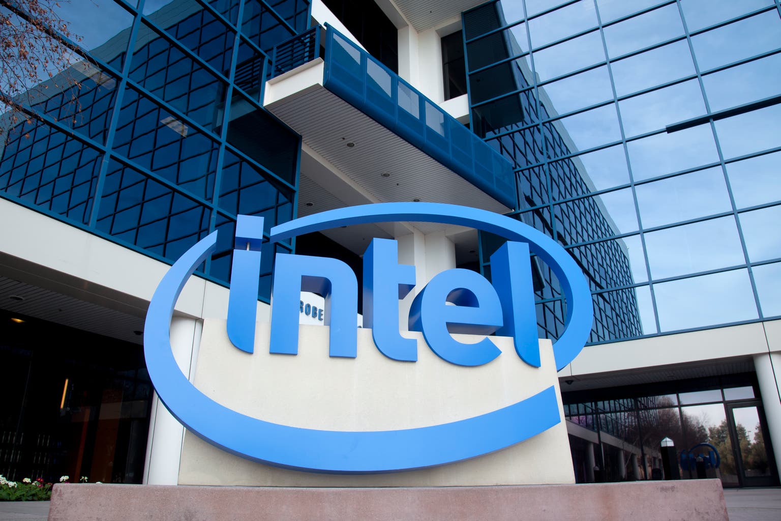 Intel Q2: No Signs Of A Turnaround Yet (NASDAQ:INTC)