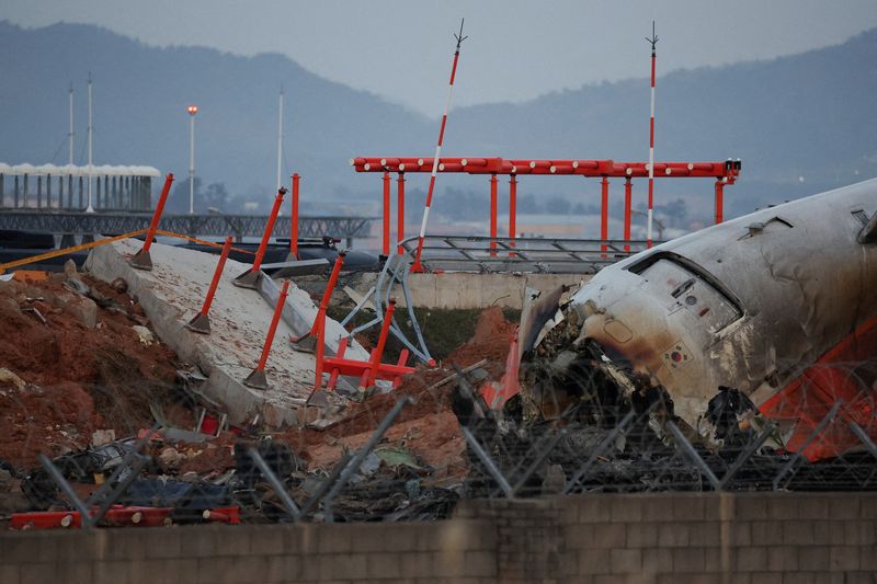 Jeju Air jet still had a working engine when it crashed, investigation update says