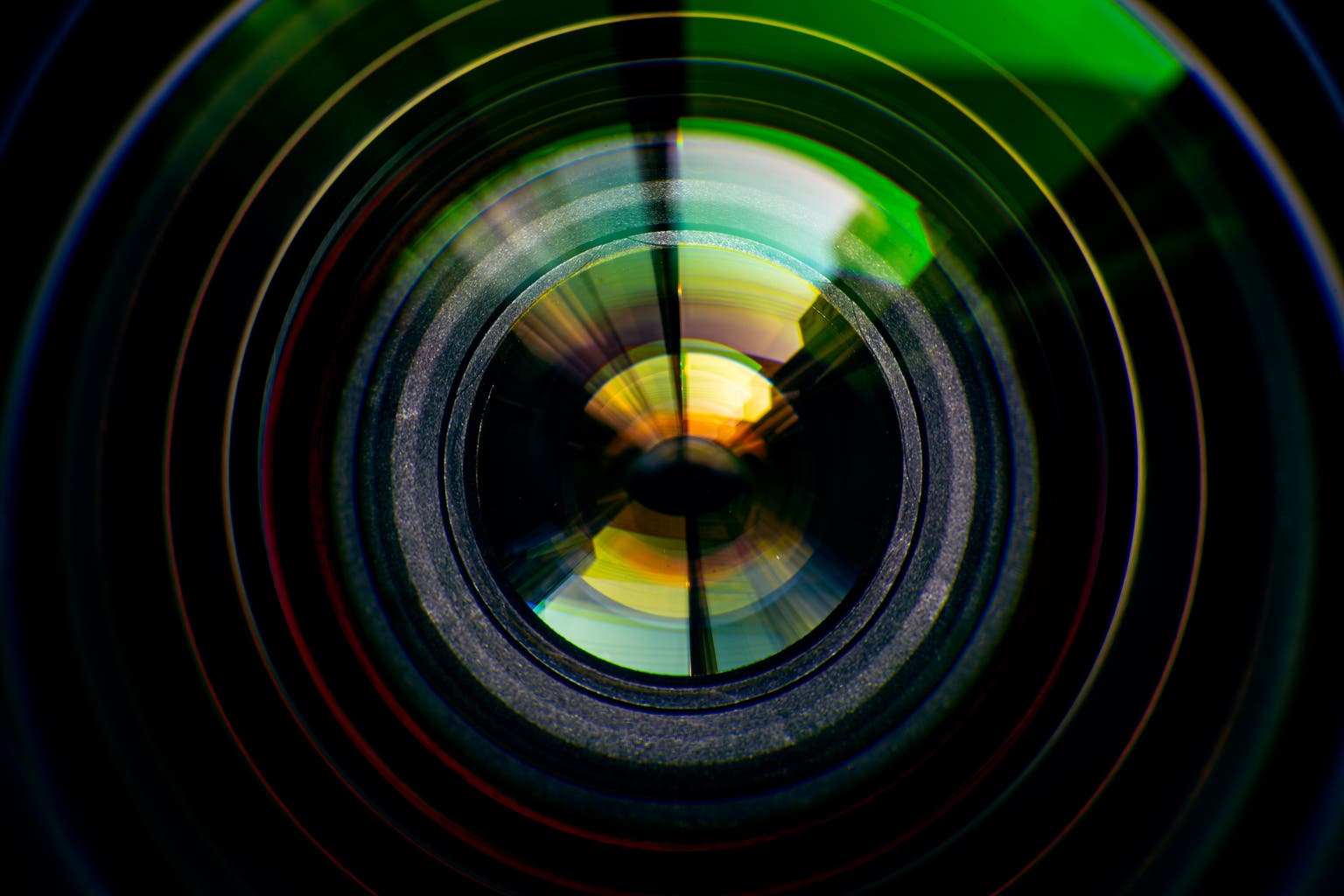 Palantir Stock: Clarity In A Fractured World (NASDAQ:PLTR)