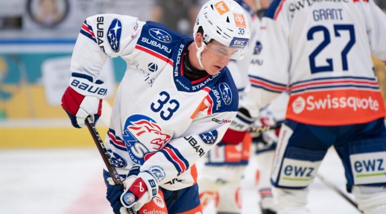 The branding of Swissquote on the jersey of ZSC Lions