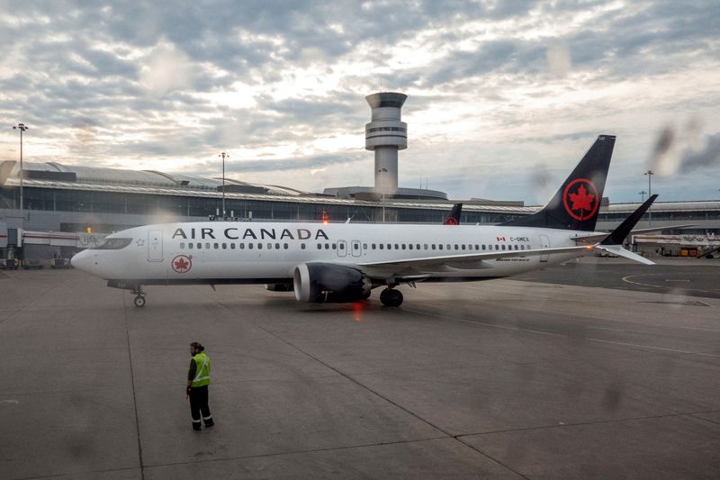 Air Canada flight attendants organize national action to protest working conditions