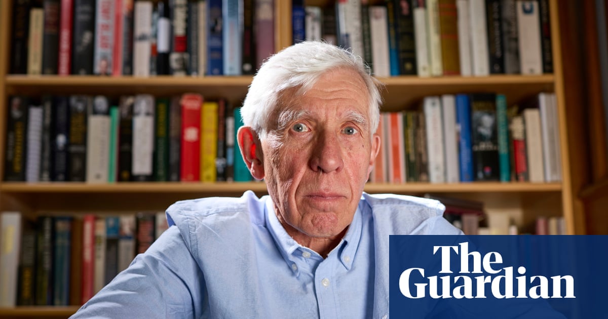 Jack Straw urges Labour not to panic about threat of Nigel Farage