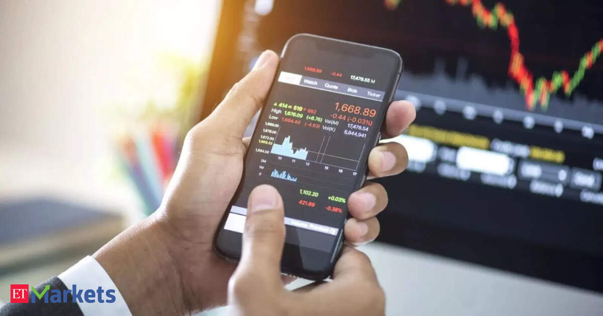 Selling pressure persists; FIIs offload Rs 25,564 crore worth equities in August so far