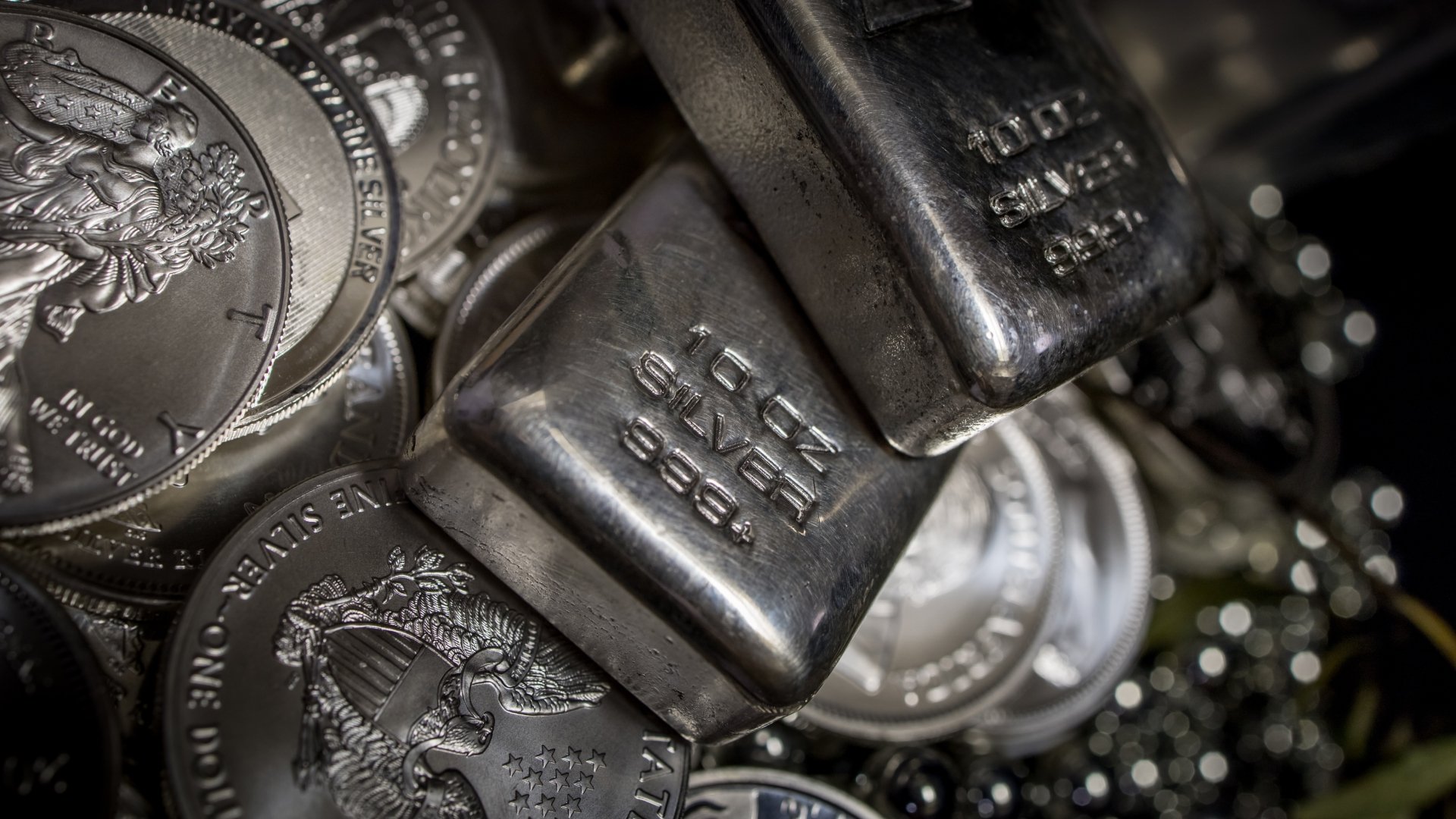 Silver (XAG/USD) Technical Outlook: Mixed Signals as Rate Cut Expectations Grow