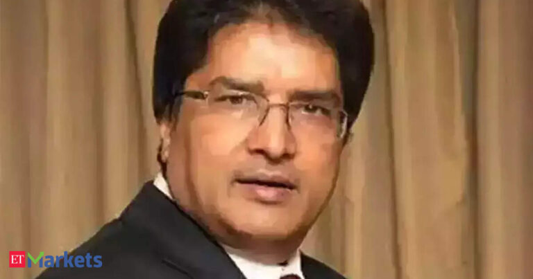 Want to invest Rs 1 lakh when in your twenties? Here is Raamdeo Agrawal’s Warren Buffett-style blueprint to compound wealth