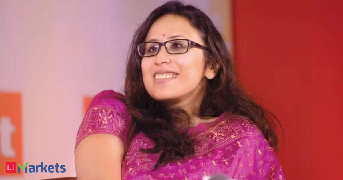 “Aao, ab laut chalen”, says Radhika Gupta as H-1B visa anxiety rises. Backs India as the better bet